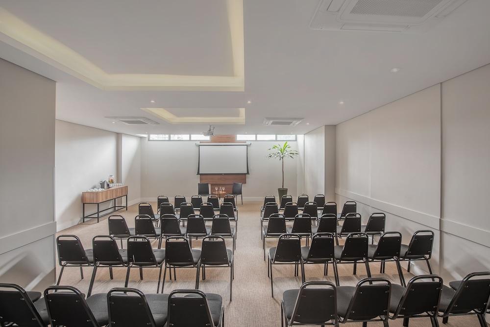 Hotel Mont Blanc Premium Ribeirao Preto Luaran gambar Meeting room