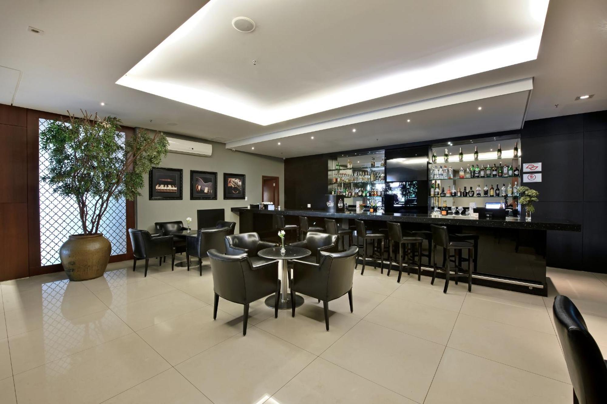Hotel Mont Blanc Premium Ribeirao Preto Luaran gambar The bar at the hotel