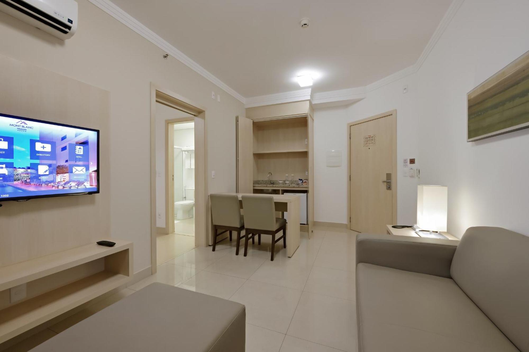 Hotel Mont Blanc Premium Ribeirao Preto Bilik gambar A typical apartment