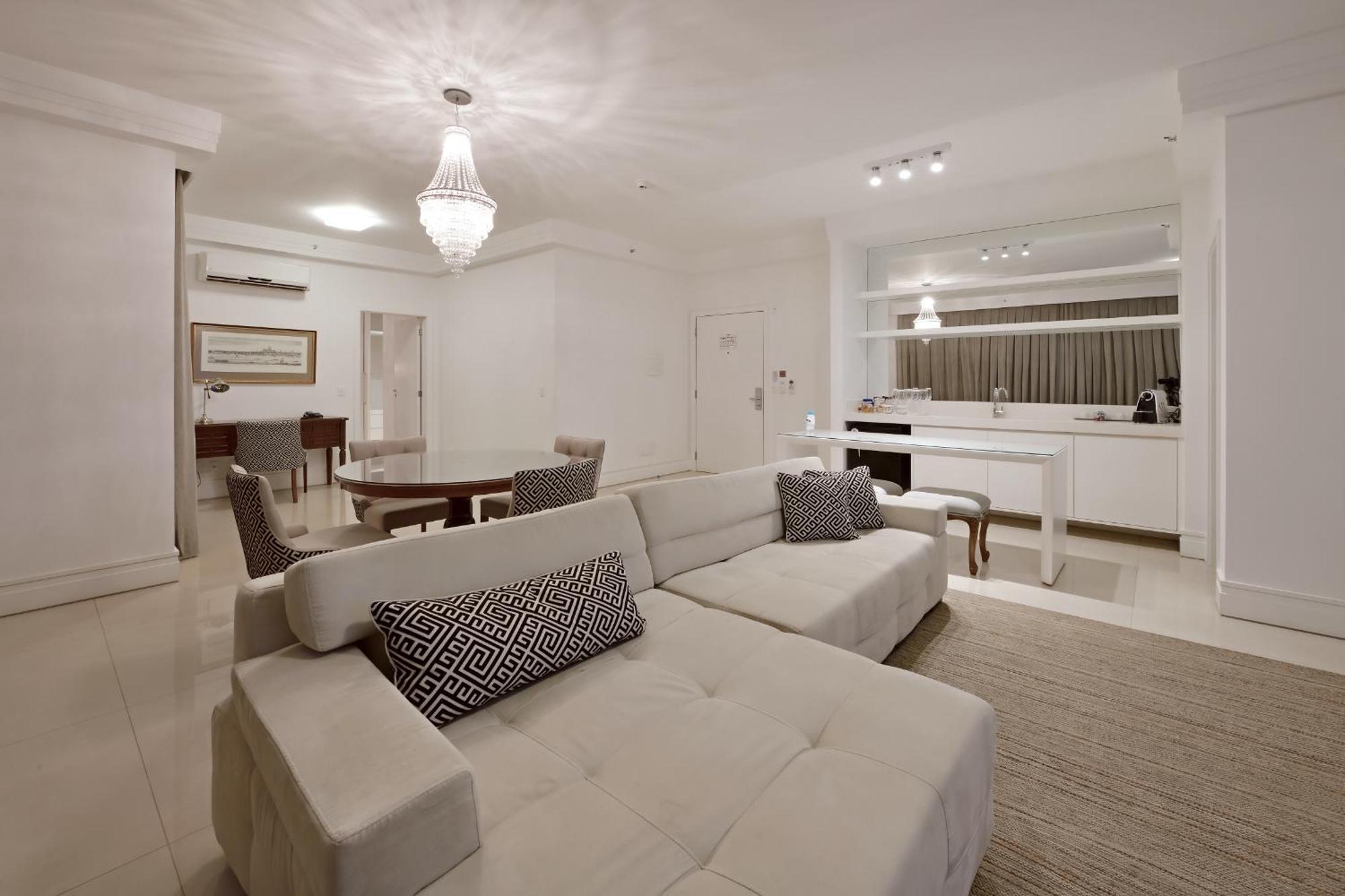 Hotel Mont Blanc Premium Ribeirao Preto Bilik gambar A living room in a condominium