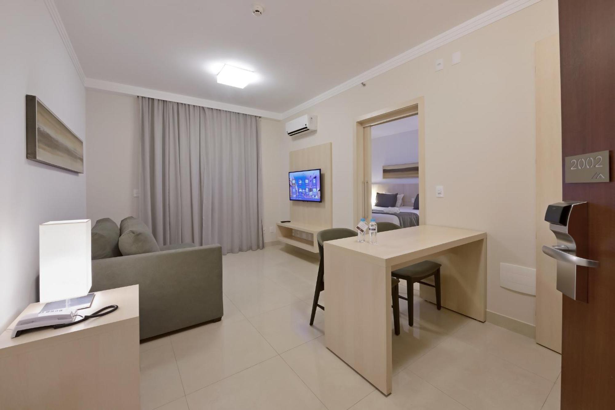 Hotel Mont Blanc Premium Ribeirao Preto Bilik gambar A typical one-bedroom apartment