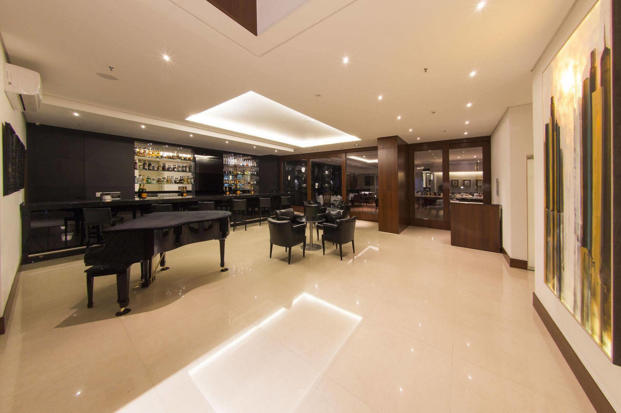Hotel Mont Blanc Premium Ribeirao Preto Luaran gambar The interior of the club