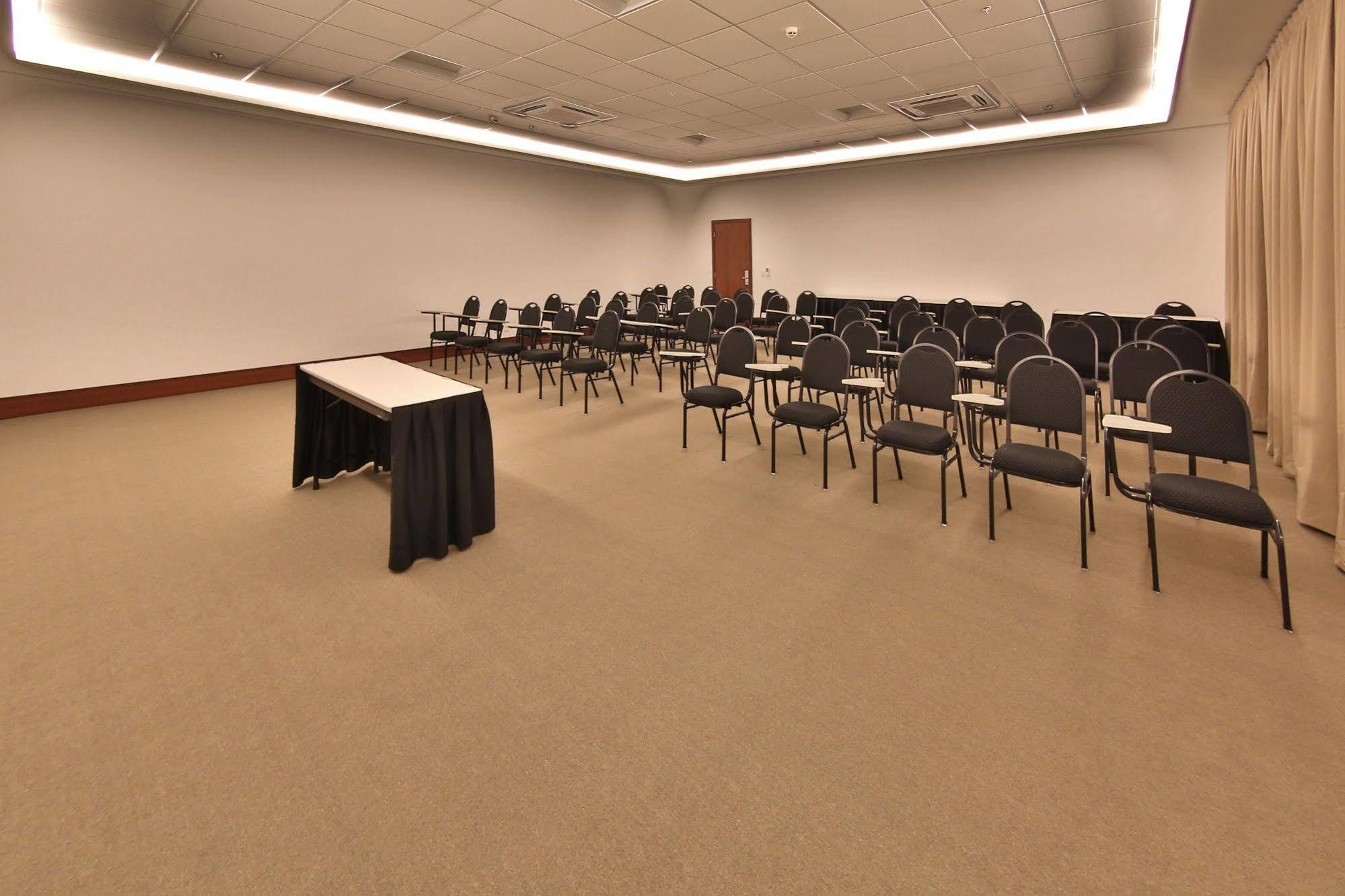 Hotel Mont Blanc Premium Ribeirao Preto Luaran gambar A typical meeting room